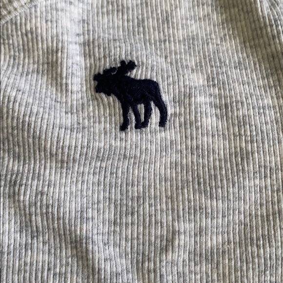 Ambercrombie Kids Short Sleeve - Picture 2 of 4